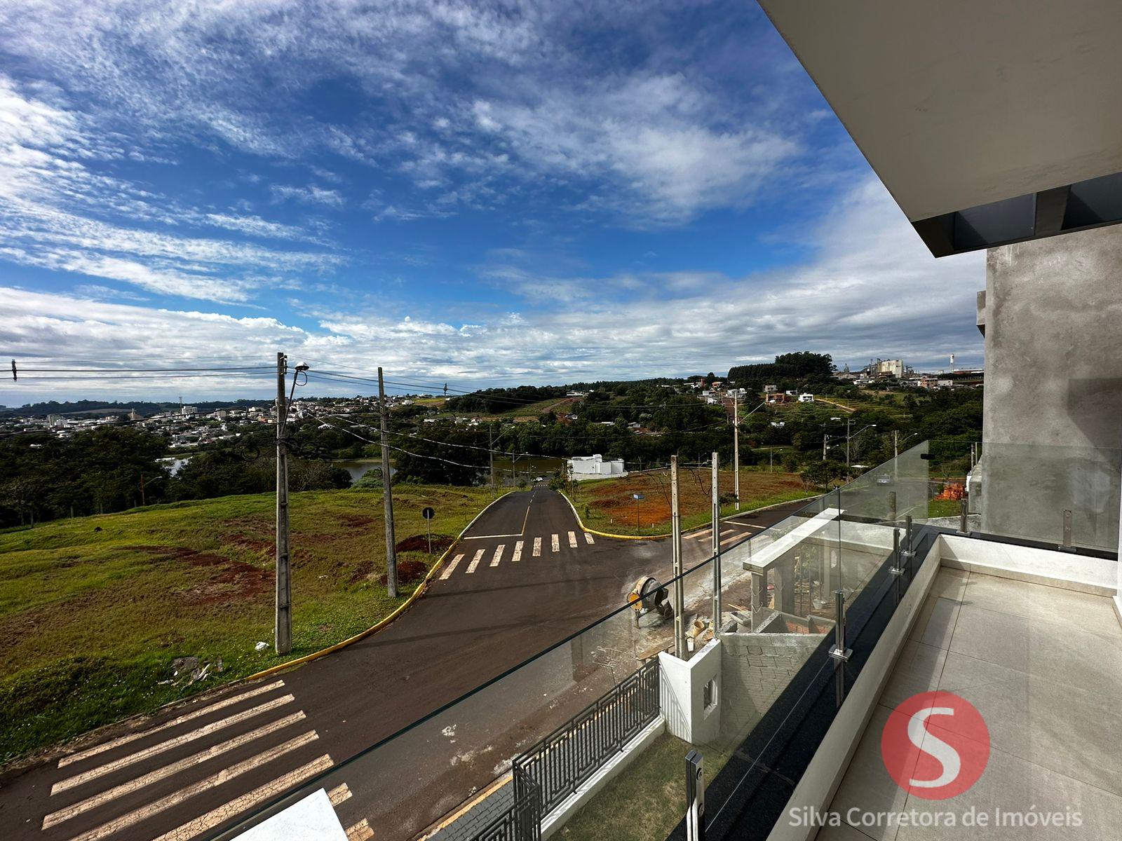 Sobrado a venda, localizado no Loteamento Portal do Lago, Dois Vizinhos-PR.