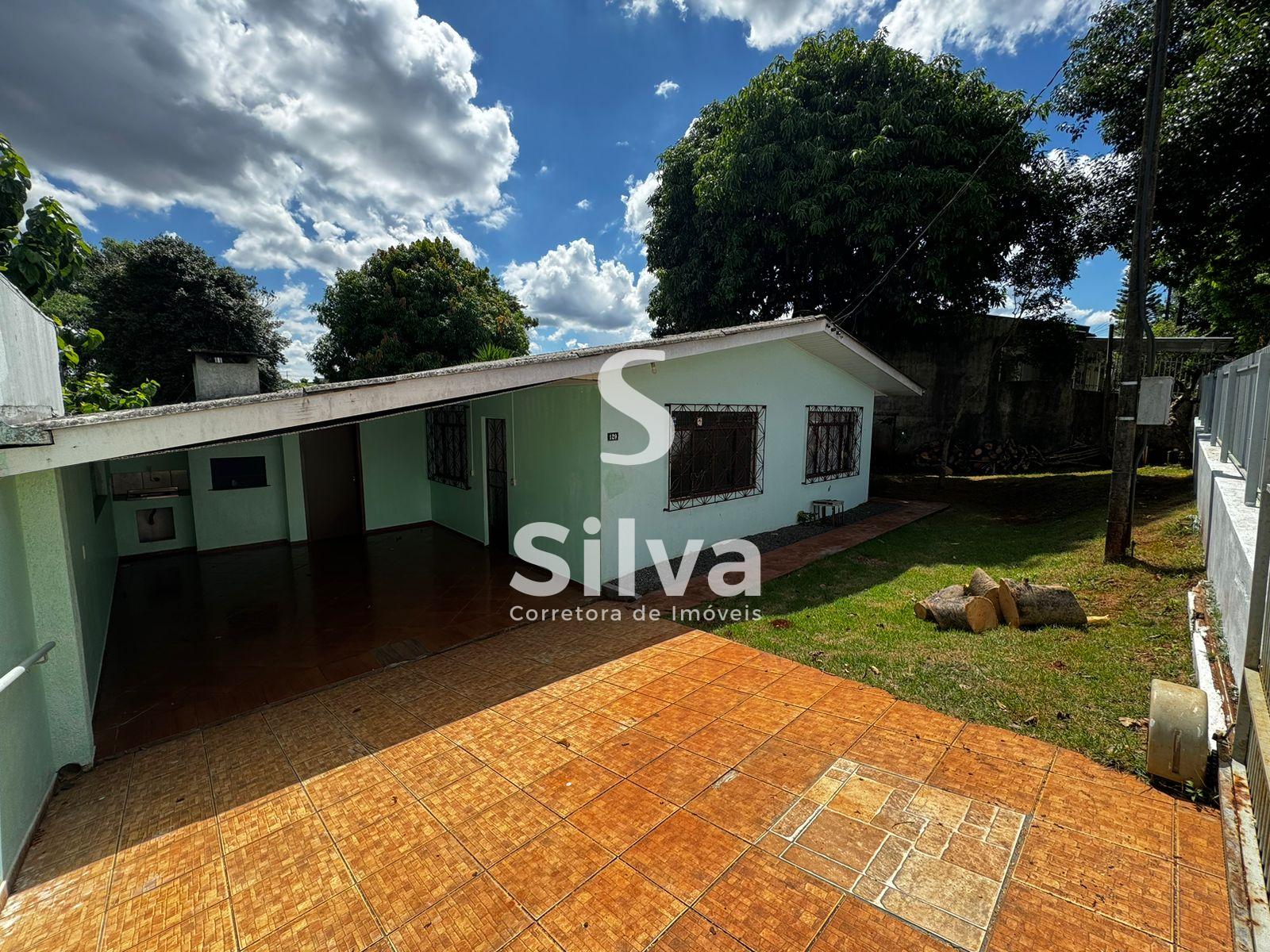 Casa a venda localizada no Bairro So Francisco de Assis, Dois Vizinhos-PR.