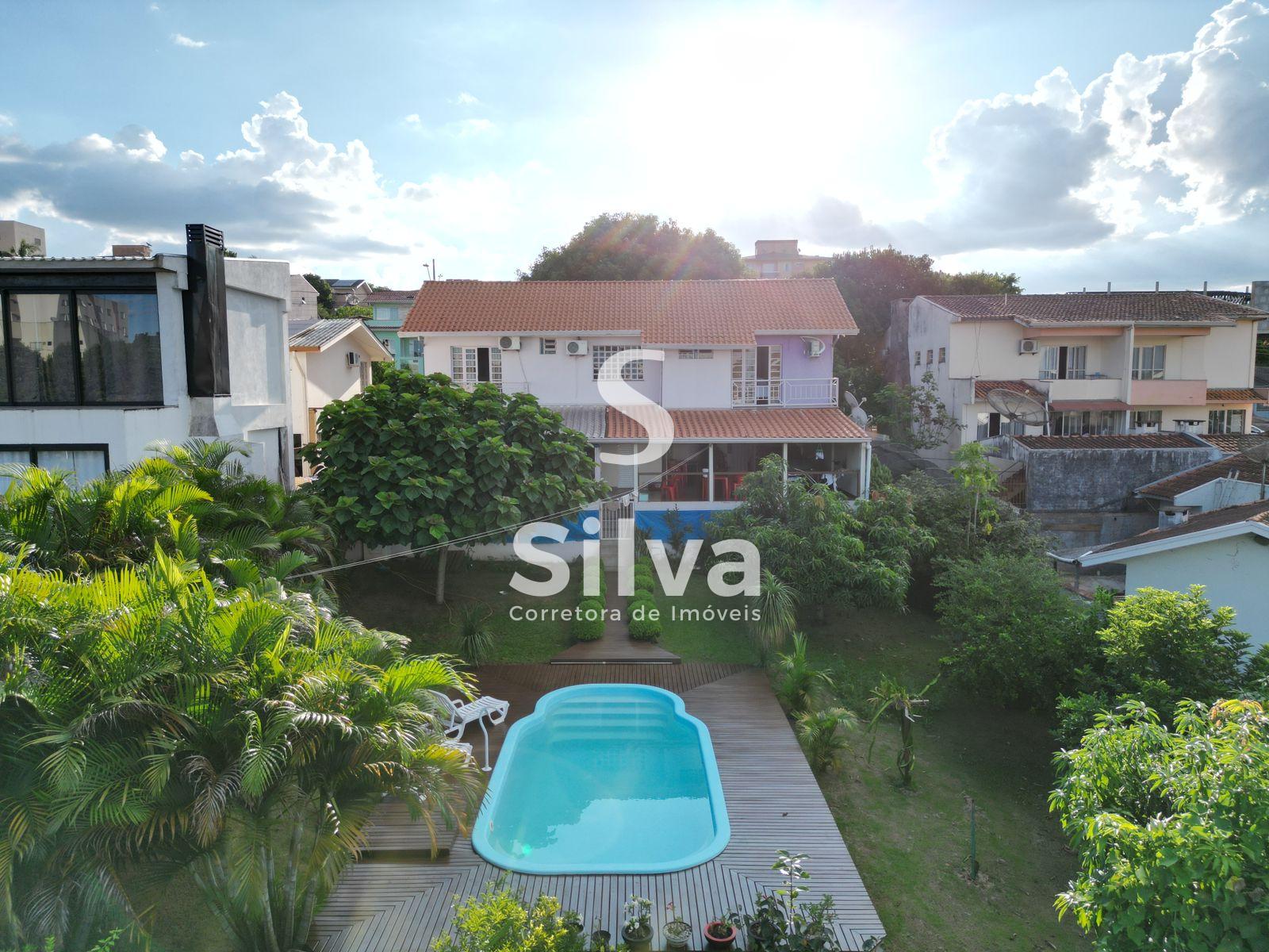 Casa a venda localizada no Centro Norte, Dois Vizinhos-PR.