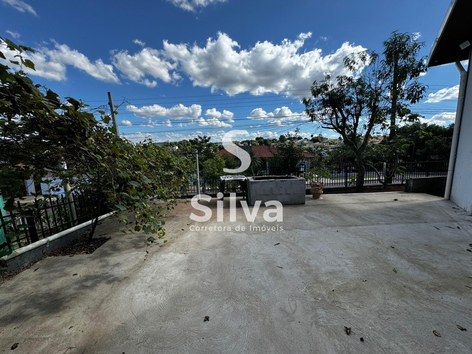 Casa a venda localizada no Bairro So Francisco de Assis, Dois Vizinhos-PR.