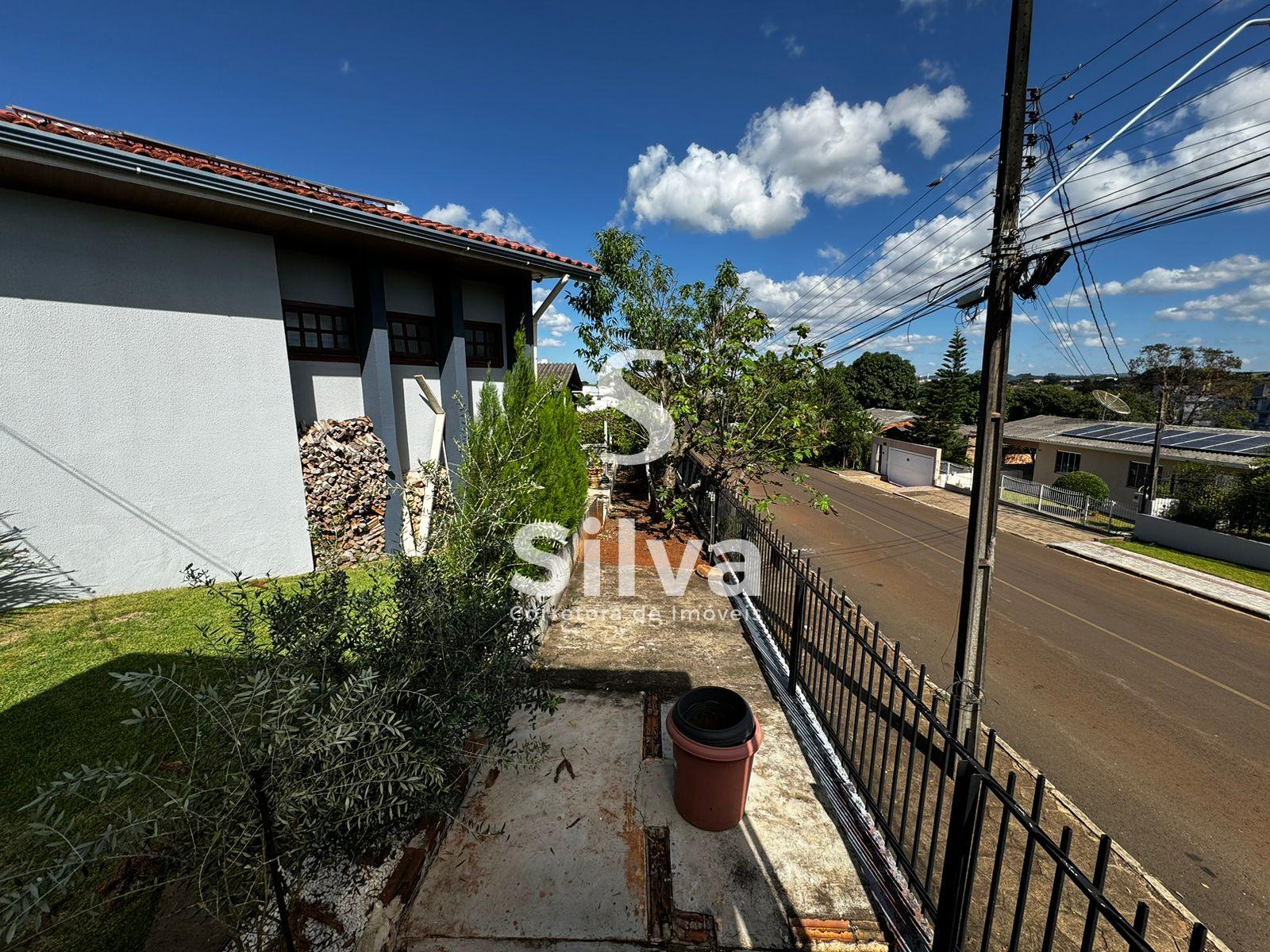 Casa a venda localizada no Bairro So Francisco de Assis, Dois Vizinhos-PR.