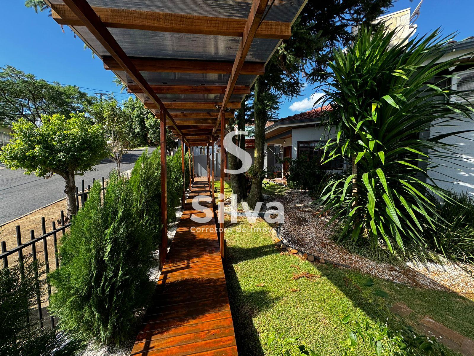 Casa a venda localizada no Bairro So Francisco de Assis, Dois Vizinhos-PR.