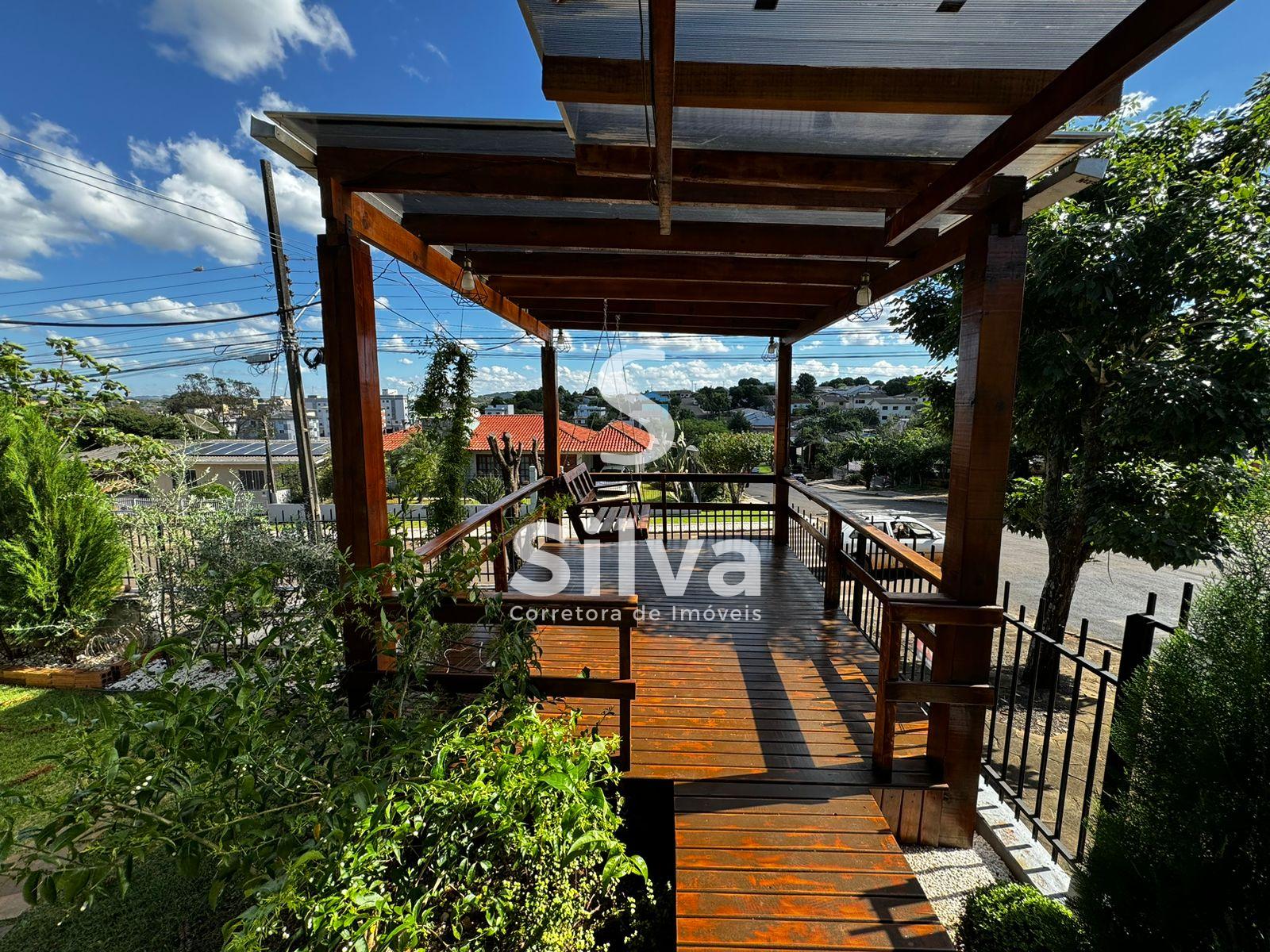 Casa a venda localizada no Bairro So Francisco de Assis, Dois Vizinhos-PR.