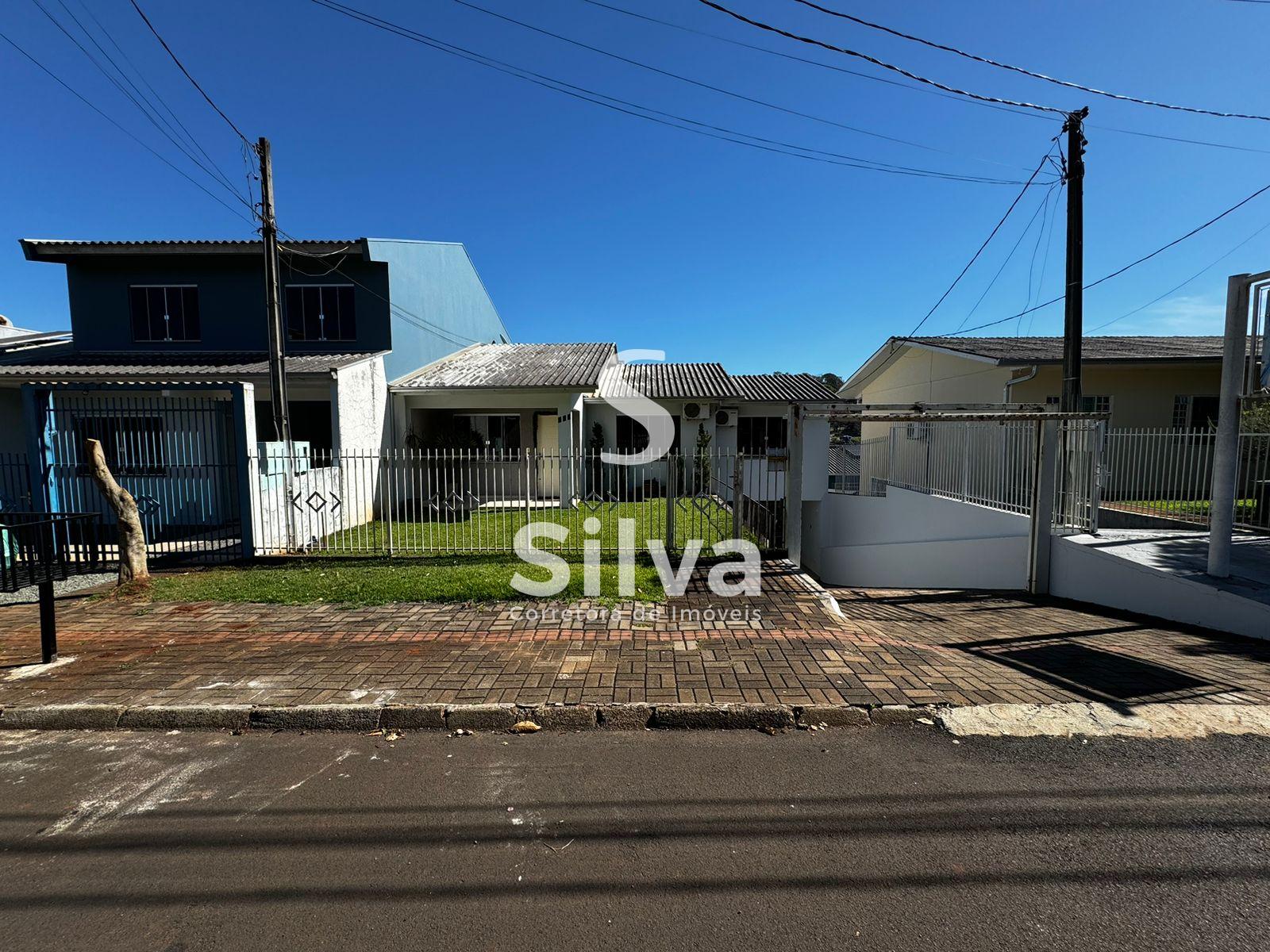 Sobrado a venda localizado no Bairro Sagrada Família, Dois Viz...