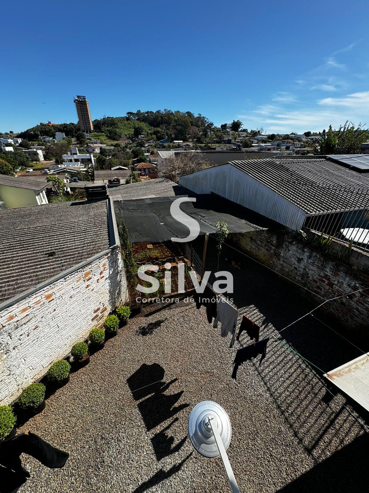 Sobrado a venda localizado no Bairro Sagrada Famlia, Dois Vizinhos-PR.