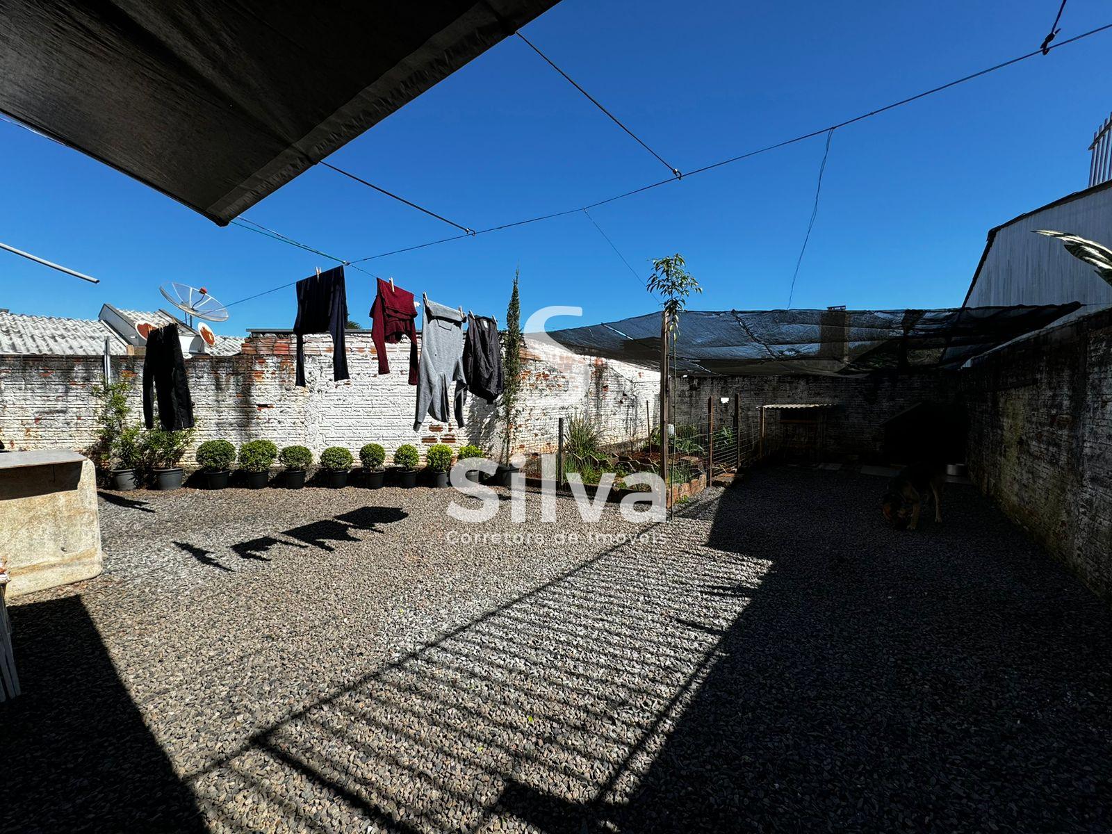 Sobrado a venda localizado no Bairro Sagrada Famlia, Dois Vizinhos-PR.