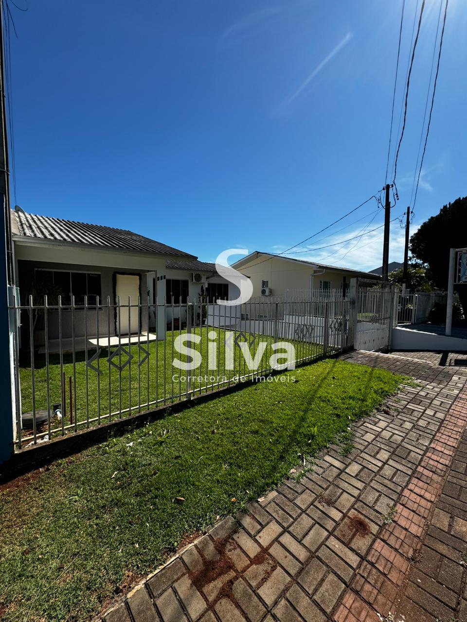 Sobrado a venda localizado no Bairro Sagrada Famlia, Dois Vizinhos-PR.