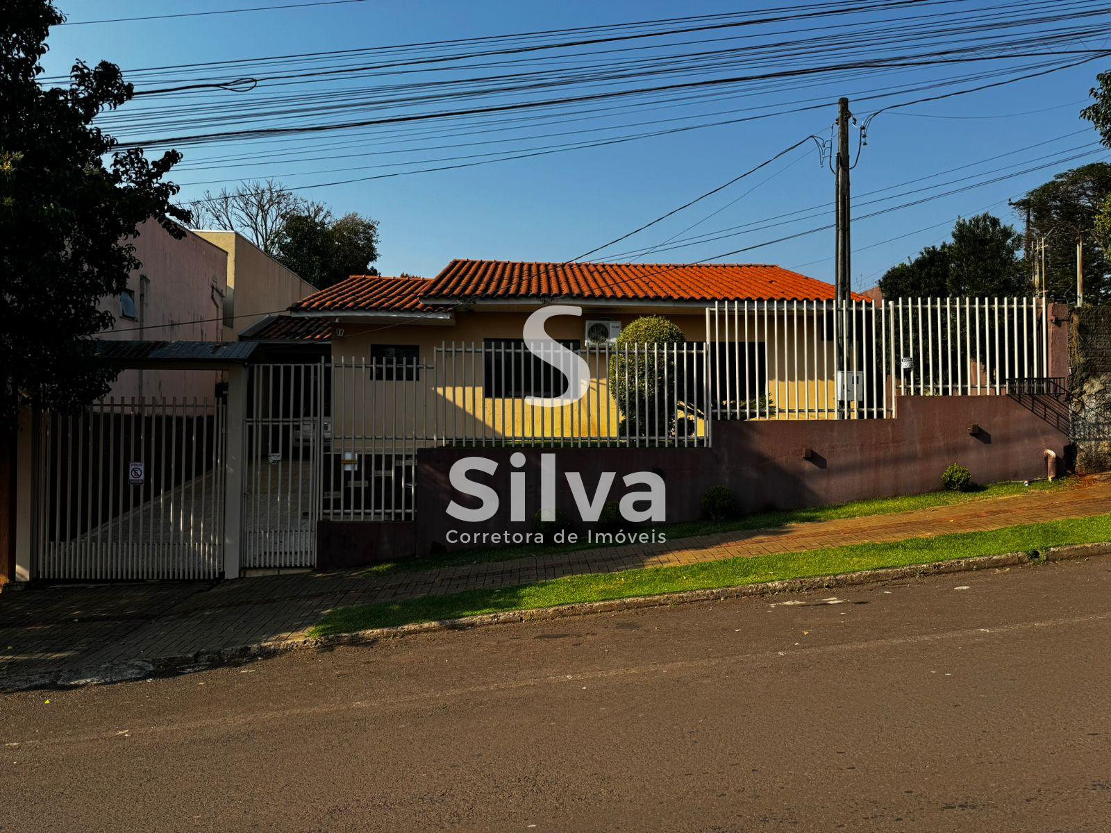 Casa a venda localizada no Centro Sul, Dois Vizinhos-PR.