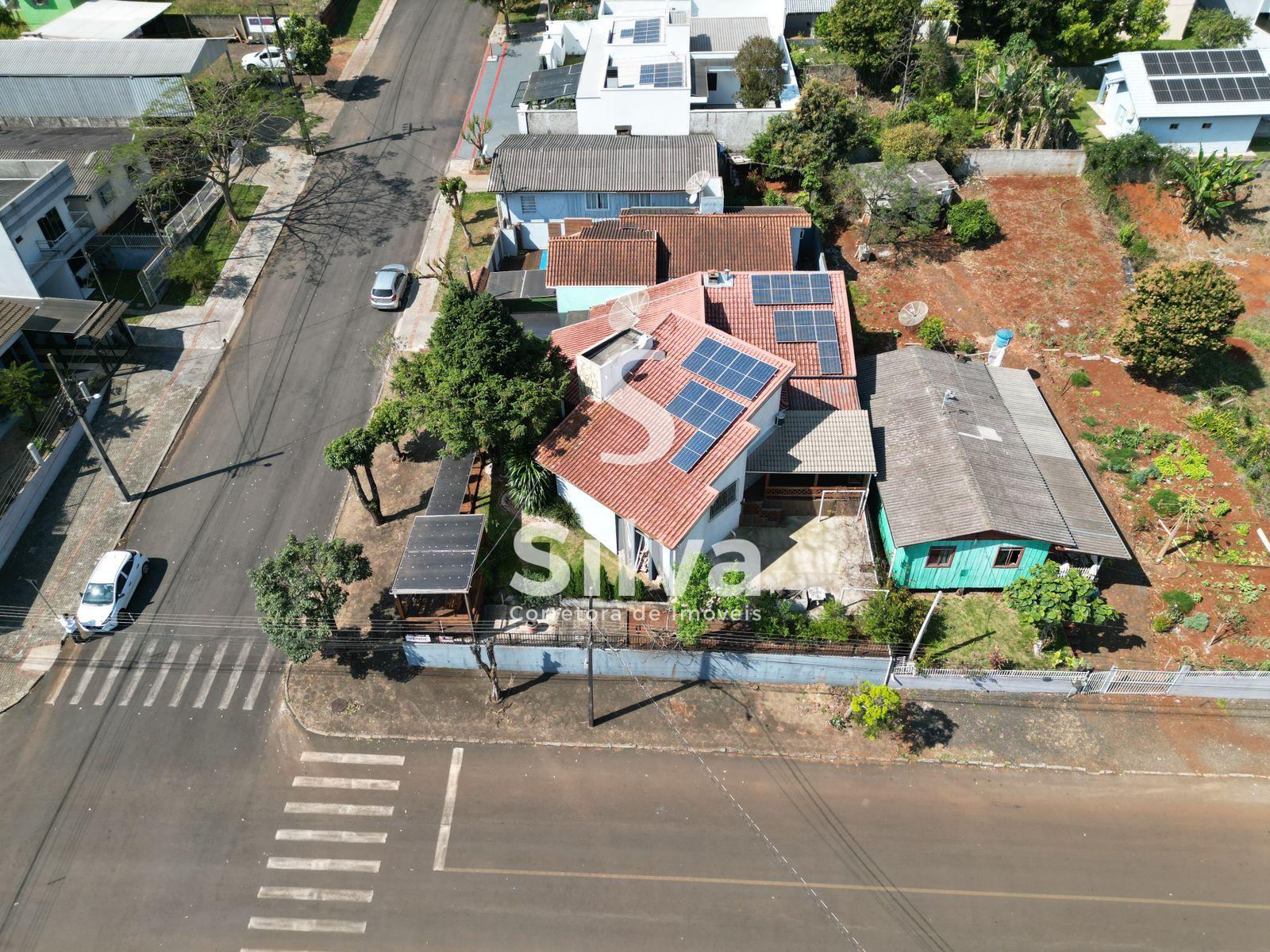 Casa a venda localizada no Bairro So Francisco de Assis, Dois Vizinhos-PR.