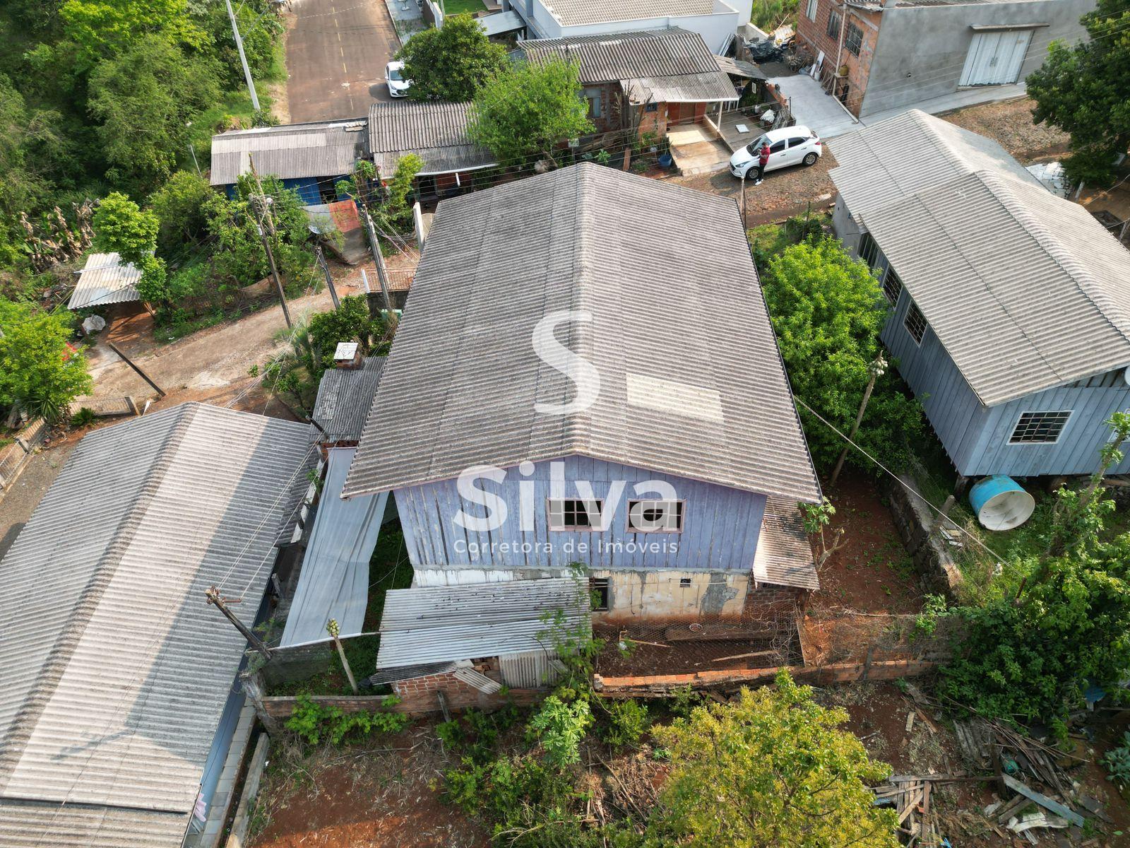 Casa a venda localizada no Bairro Nossa Senhora de Lurdes, Dois Vizinhos-PR.