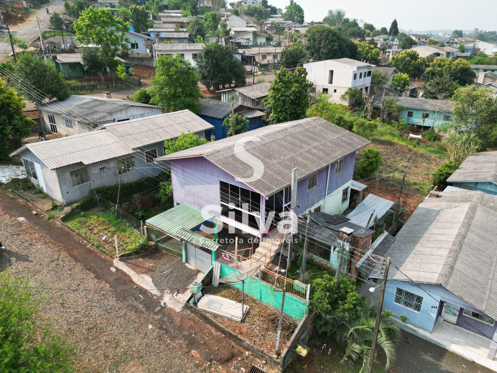 Casa a venda localizada no Bairro Nossa Senhora de Lurdes, Dois Vizinhos-PR.