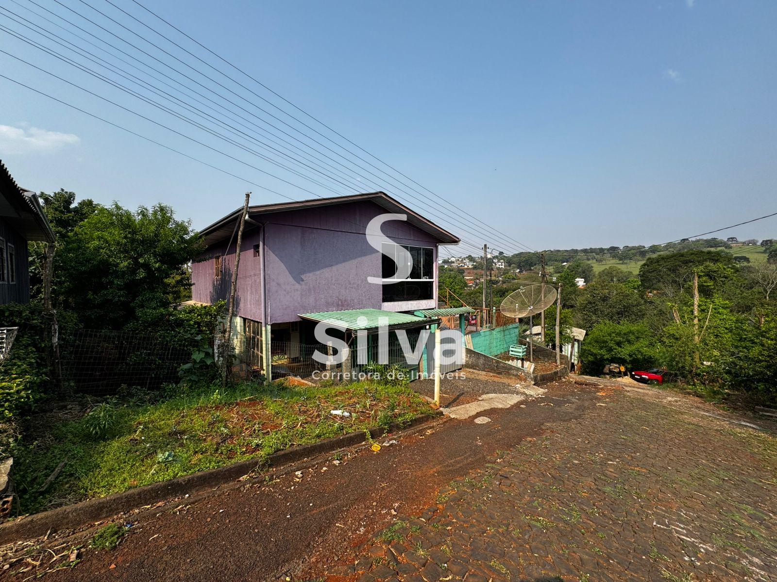 Casa a venda localizada no Bairro Nossa Senhora de Lurdes, Dois Vizinhos-PR.