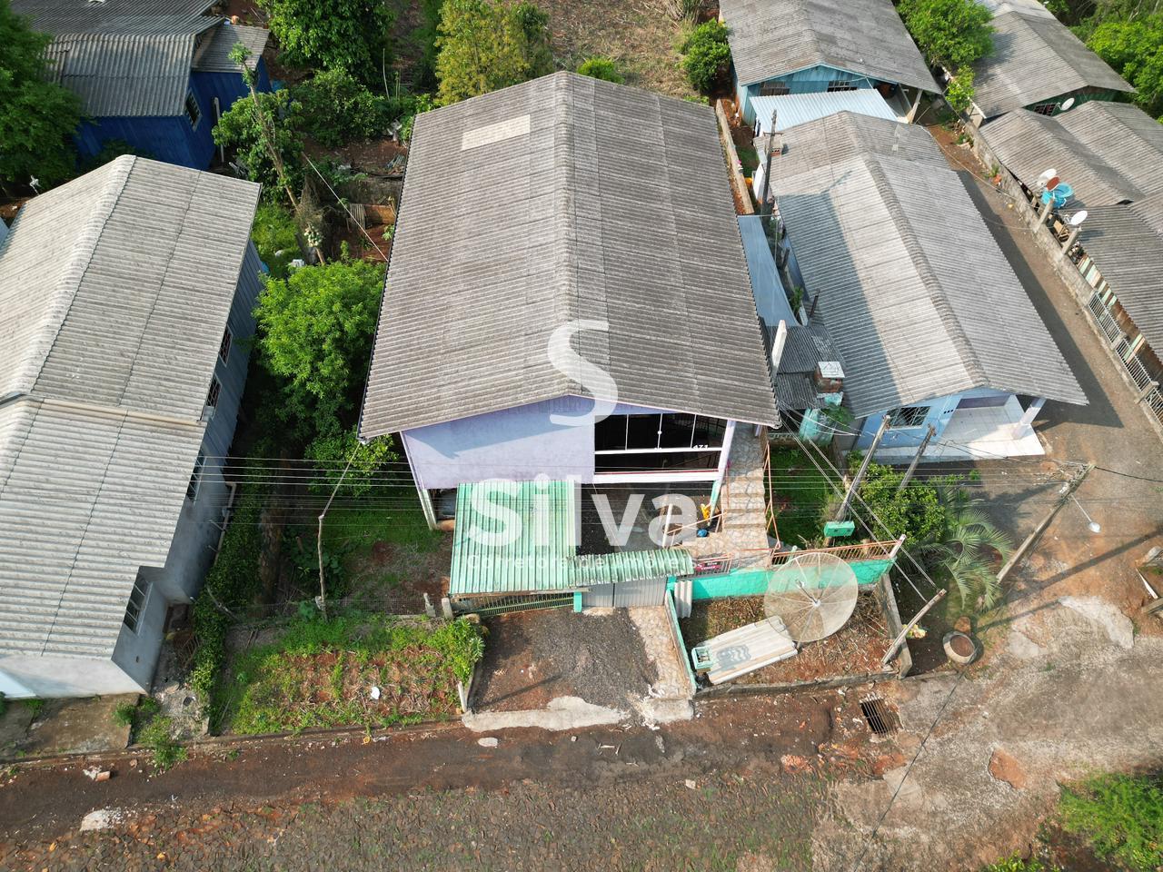 Casa a venda localizada no Bairro Nossa Senhora de Lurdes, Dois Vizinhos-PR.