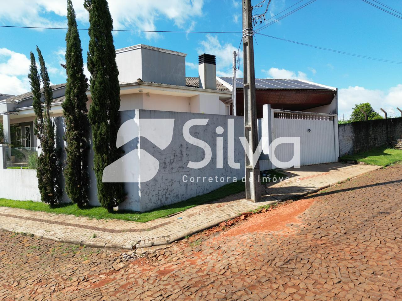 Casa a venda localizada no Loteamento Alto da Luz, Dois Vizinhos-PR.