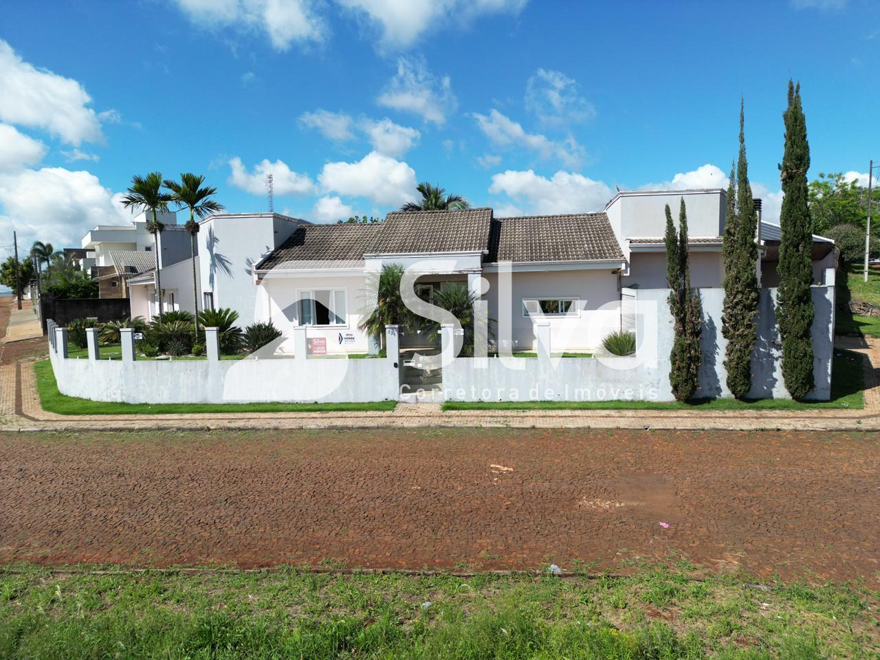 Casa a venda localizada no Loteamento Alto da Luz, Dois Vizinhos-PR.