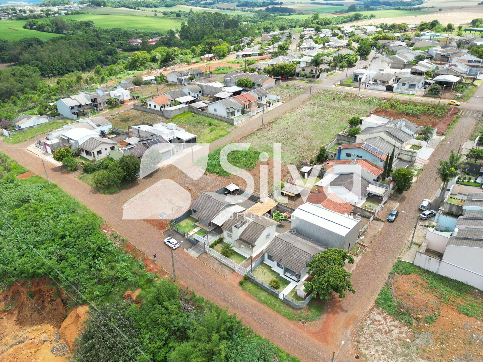 Casa a venda localizada no Loteamento Zenci, Dois Vizinhos-PR.