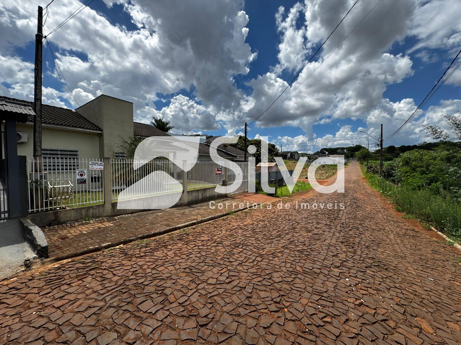 Casa a venda localizada no Loteamento Zenci, Dois Vizinhos-PR.