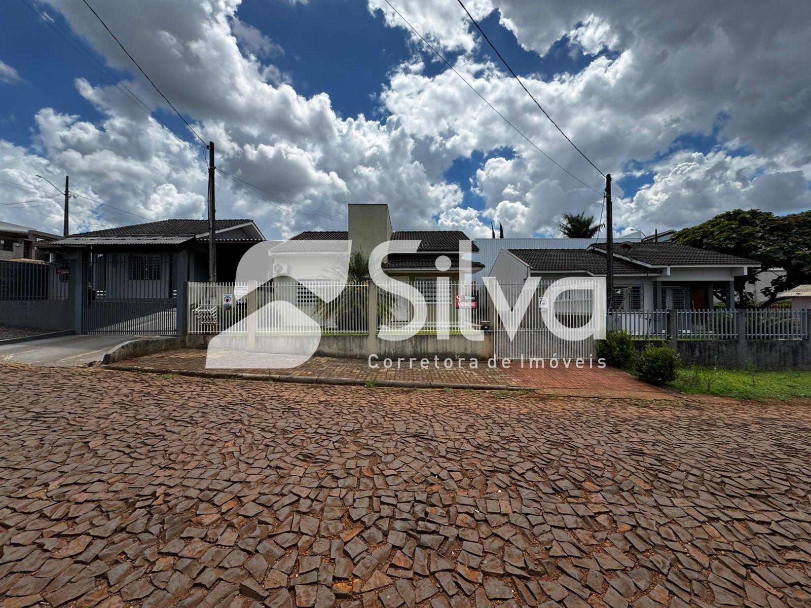 Casa a venda localizada no Loteamento Zenci, Dois Vizinhos-PR.