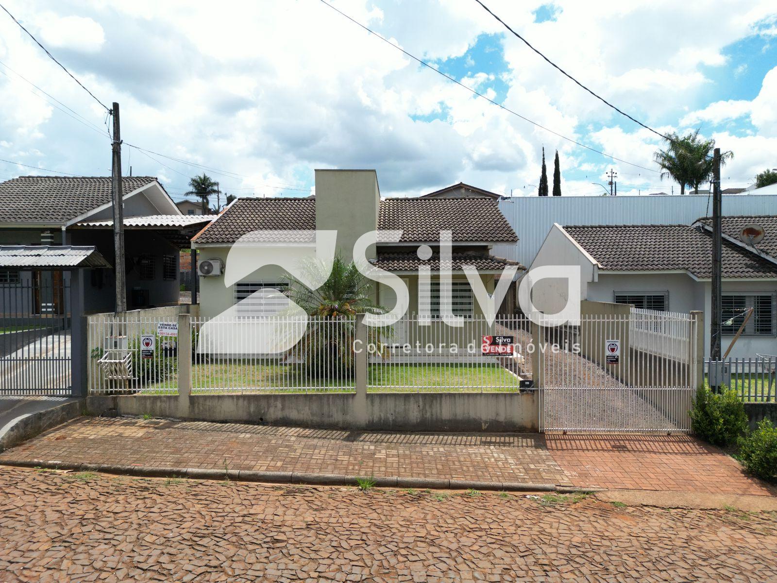 Casa a venda localizada no Loteamento Zenci, Dois Vizinhos-PR.