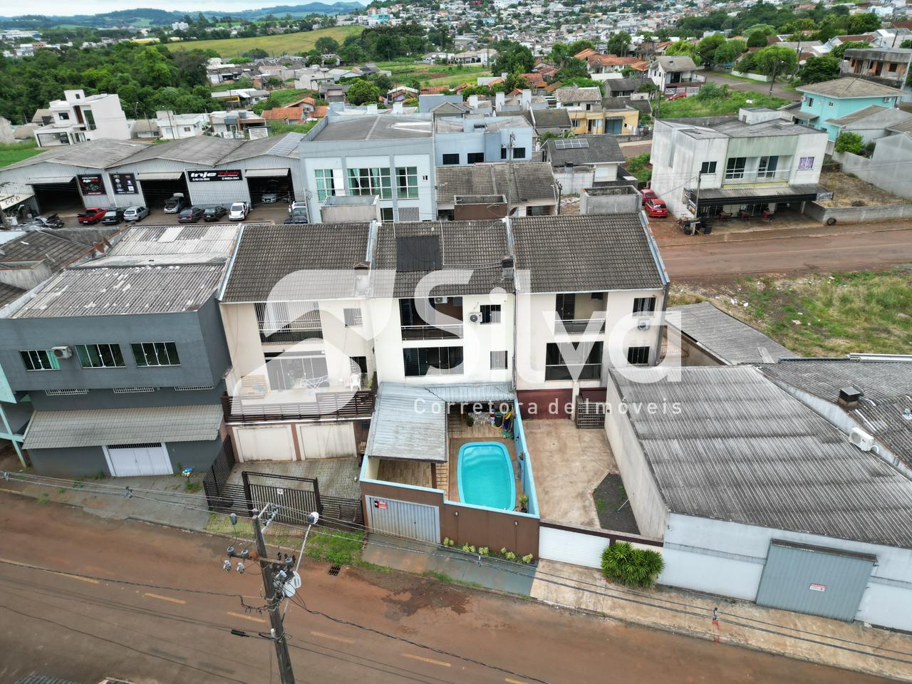 Sobrado a venda localizado no Bairro Margarida Galvan, Dois Vizinhos-PR.