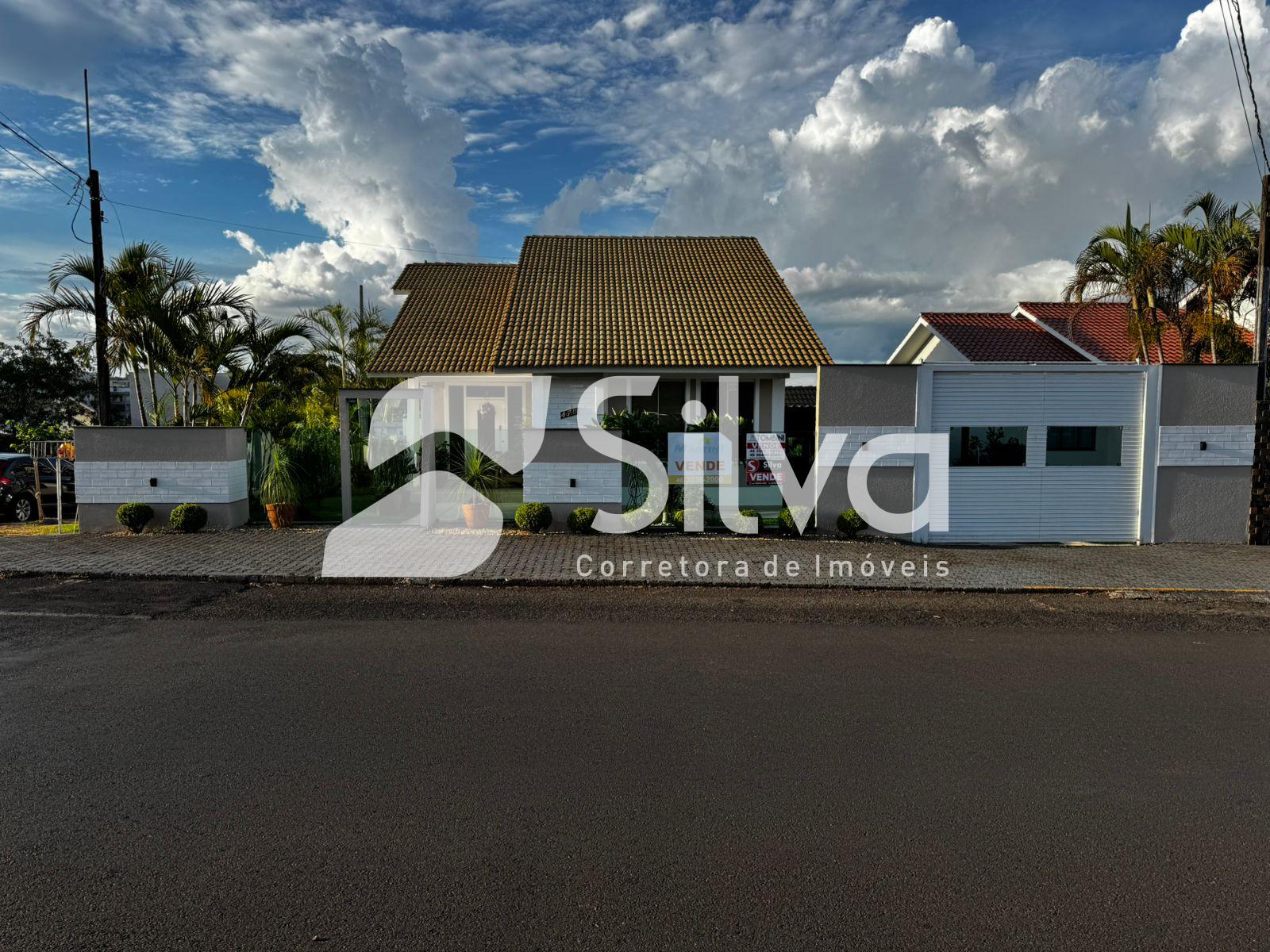 Casa a venda localizada no Centro, Dois Vizinhos-PR.