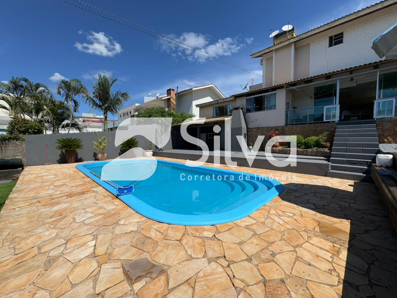 Casa a venda localizada no Centro, Dois Vizinhos-PR.