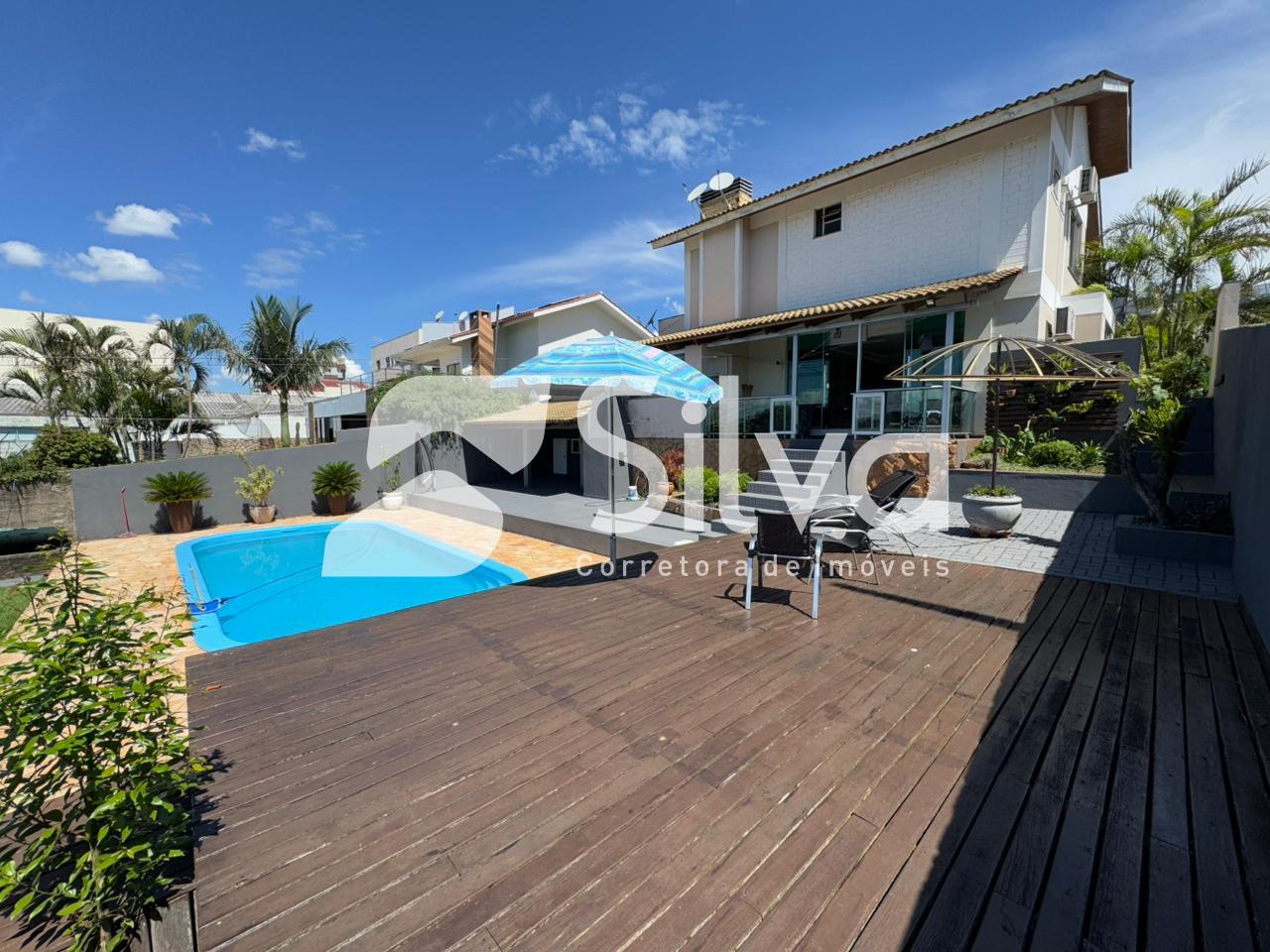 Casa a venda localizada no Centro, Dois Vizinhos-PR.