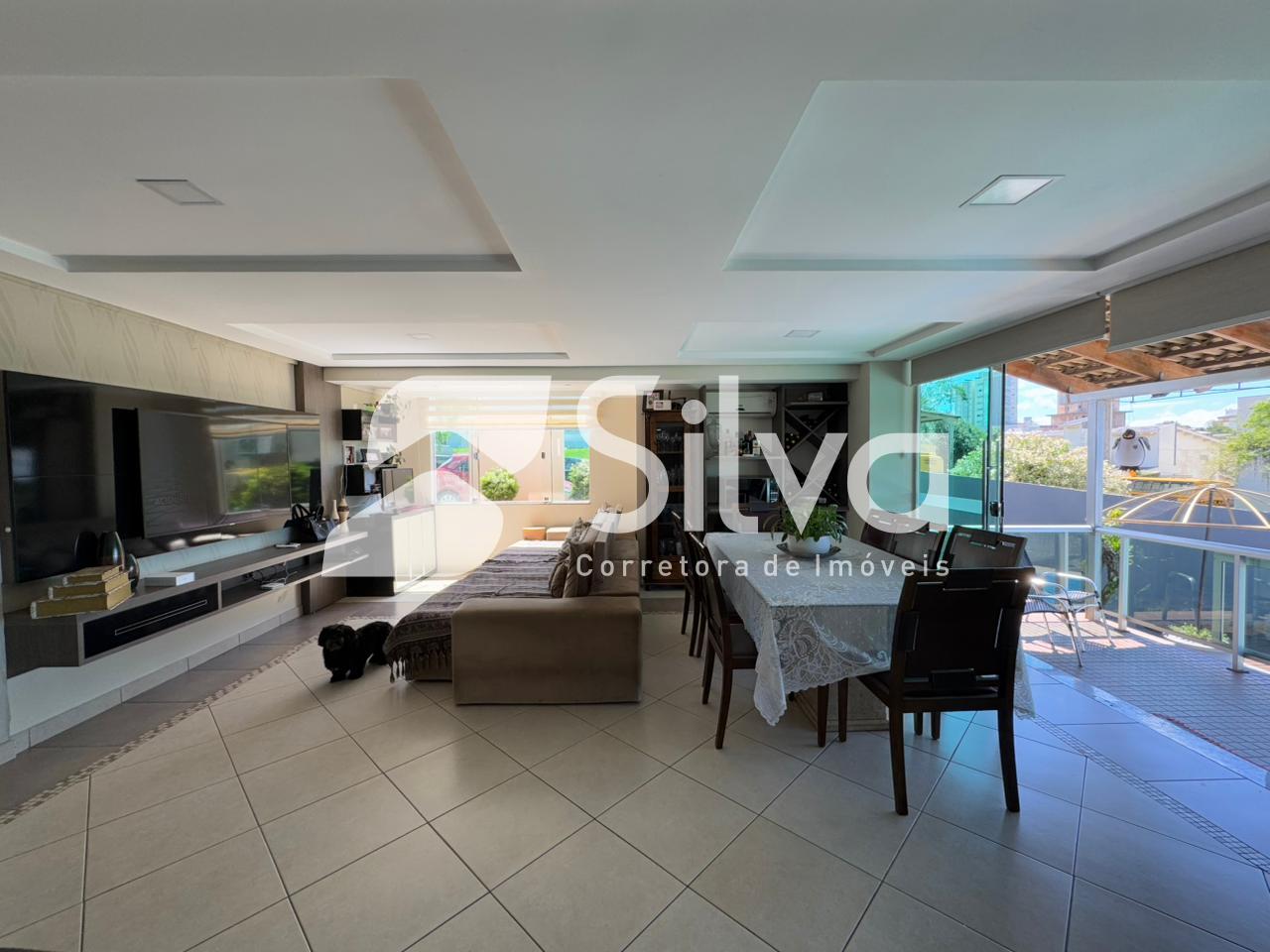 Casa a venda localizada no Centro, Dois Vizinhos-PR.
