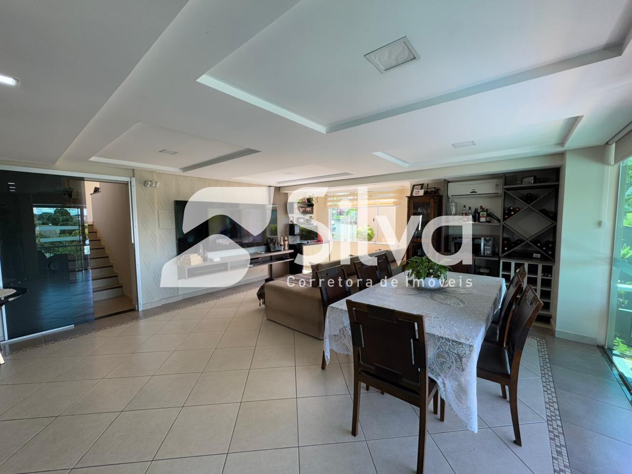 Casa a venda localizada no Centro, Dois Vizinhos-PR.