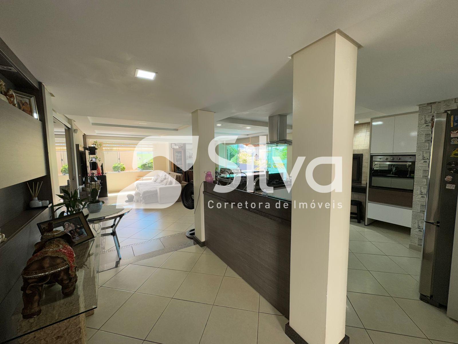 Casa a venda localizada no Centro, Dois Vizinhos-PR.