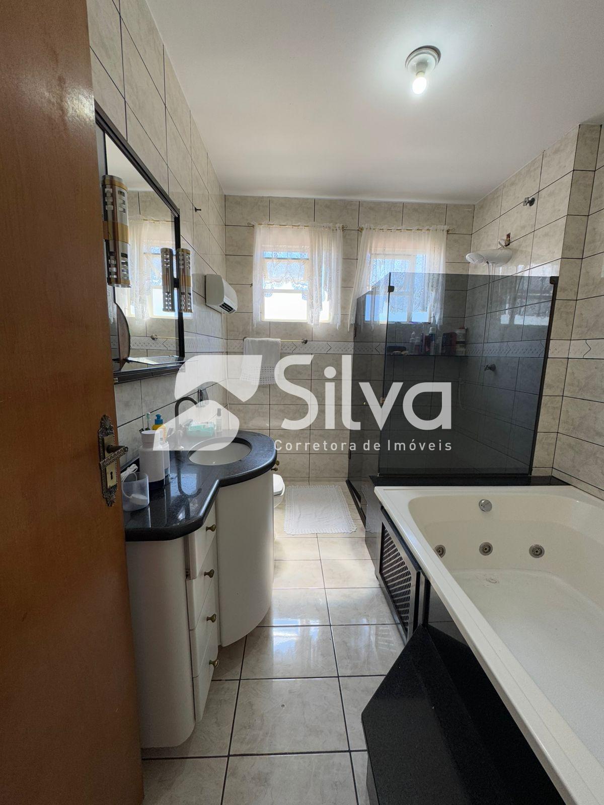 Casa a venda localizada no Centro, Dois Vizinhos-PR.