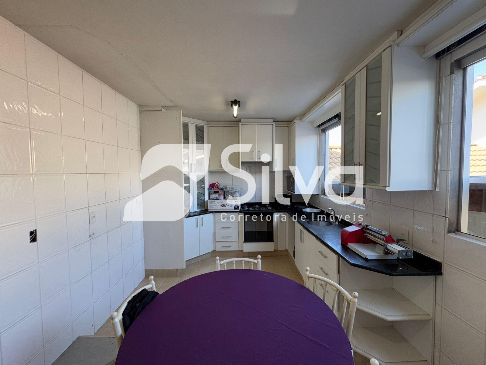 Casa a venda localizada no Centro, Dois Vizinhos-PR.