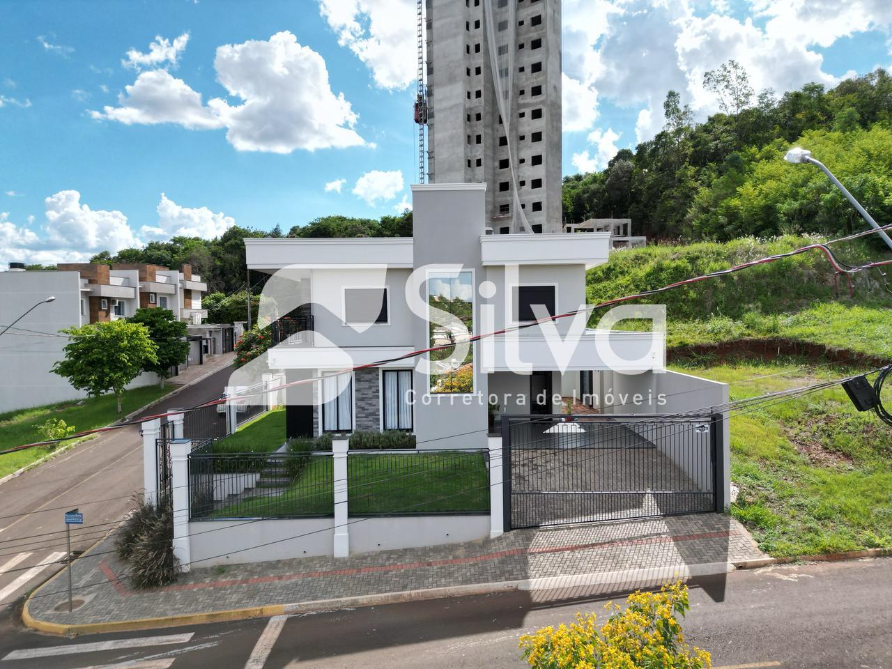 Sobrado a venda localizado no Loteamento Portal do Lago, Dois Vizinhos-PR.