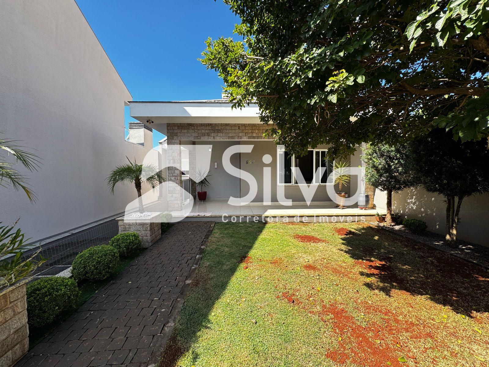 Casa a venda localizada no Bairro So Francisco da Assis, Dois Vizinhos-PR.
