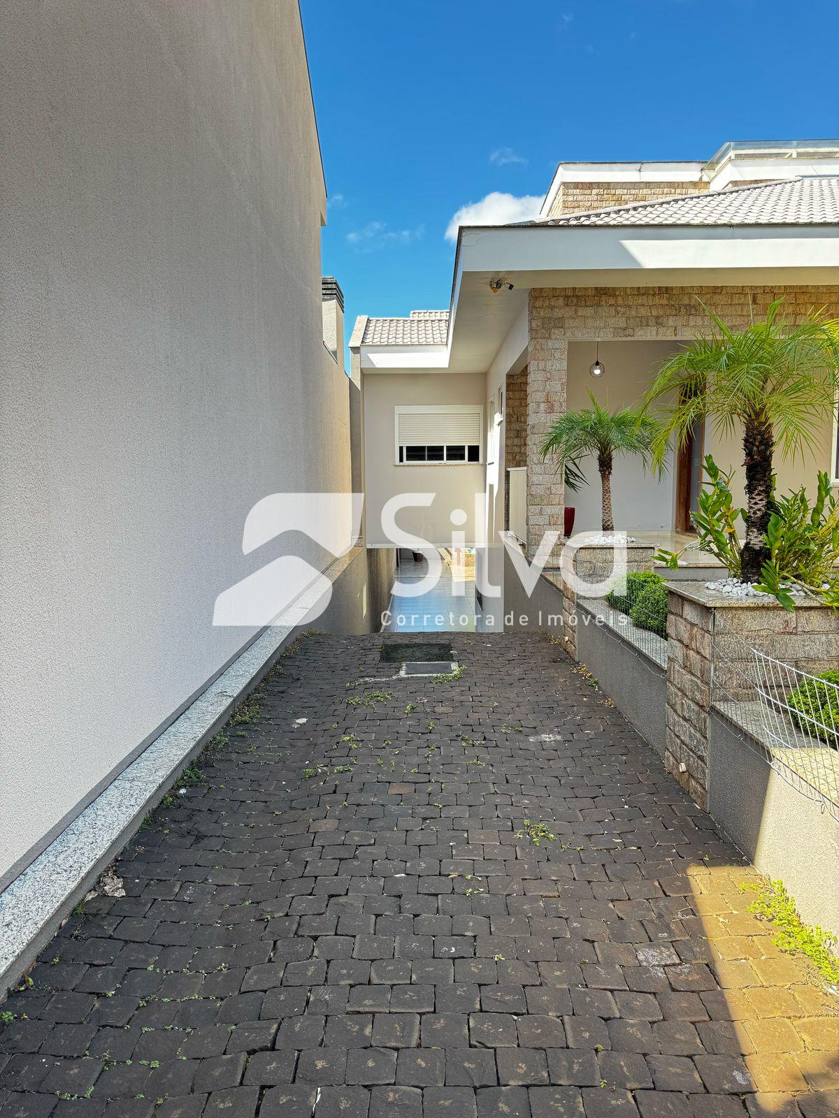 Casa a venda localizada no Bairro So Francisco da Assis, Dois Vizinhos-PR.