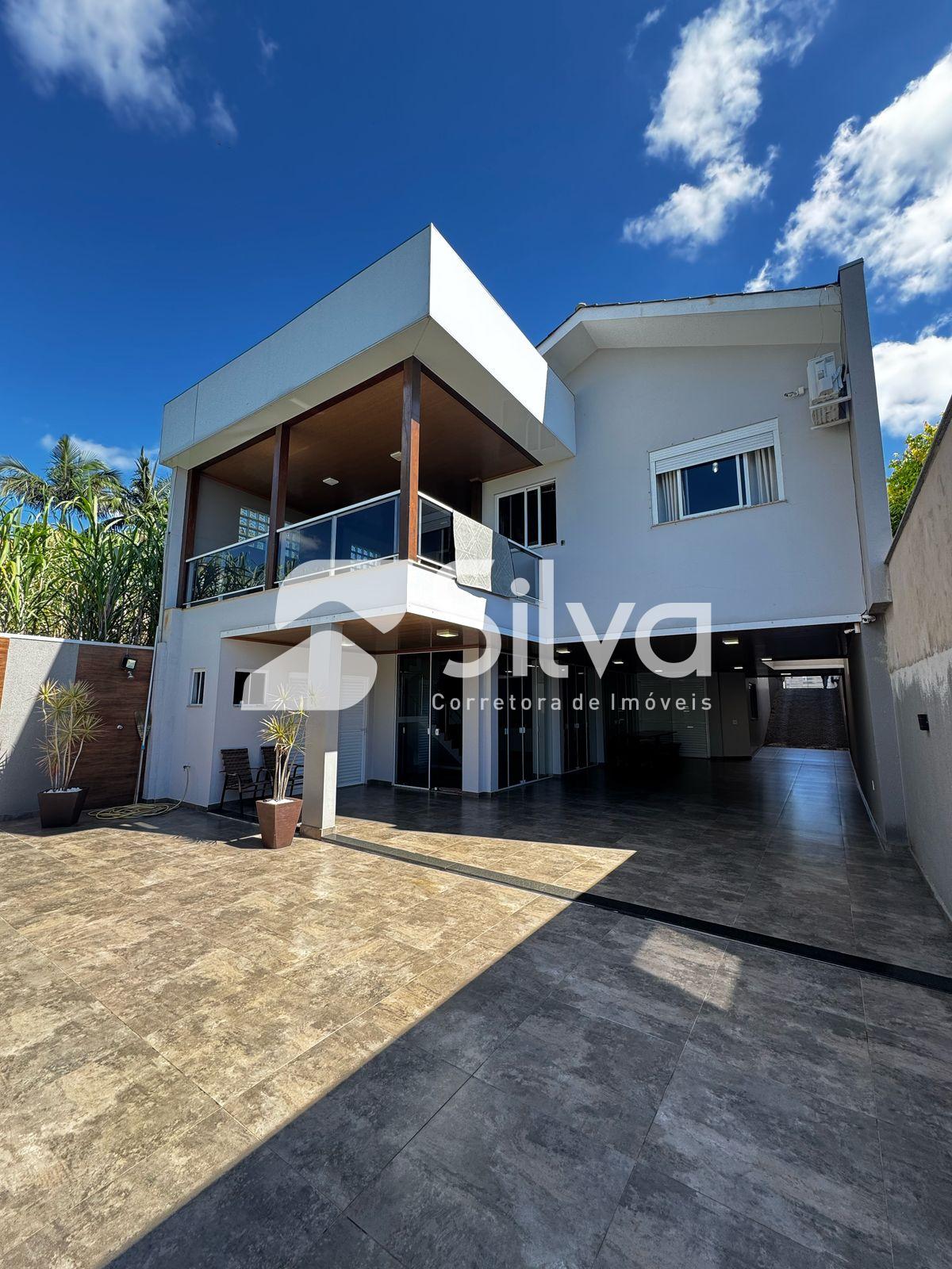 Casa a venda localizada no Bairro So Francisco da Assis, Dois Vizinhos-PR.