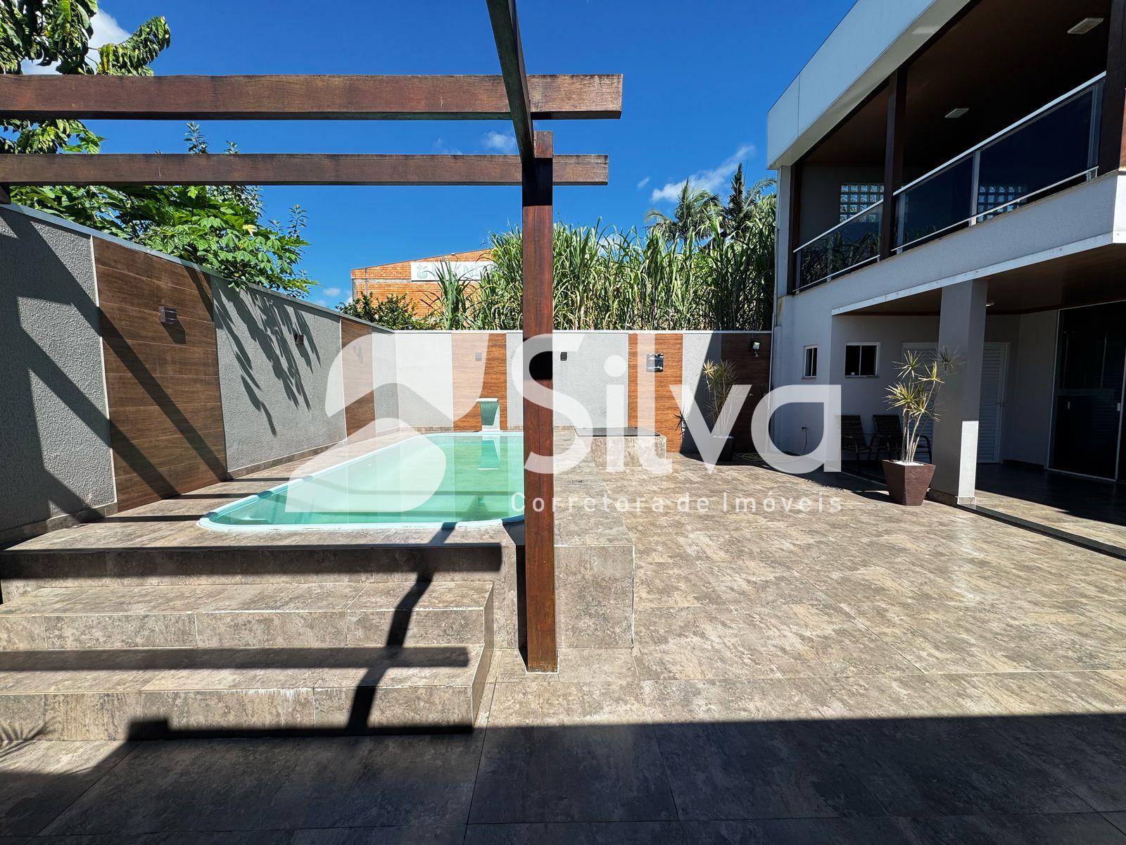 Casa a venda localizada no Bairro So Francisco da Assis, Dois Vizinhos-PR.