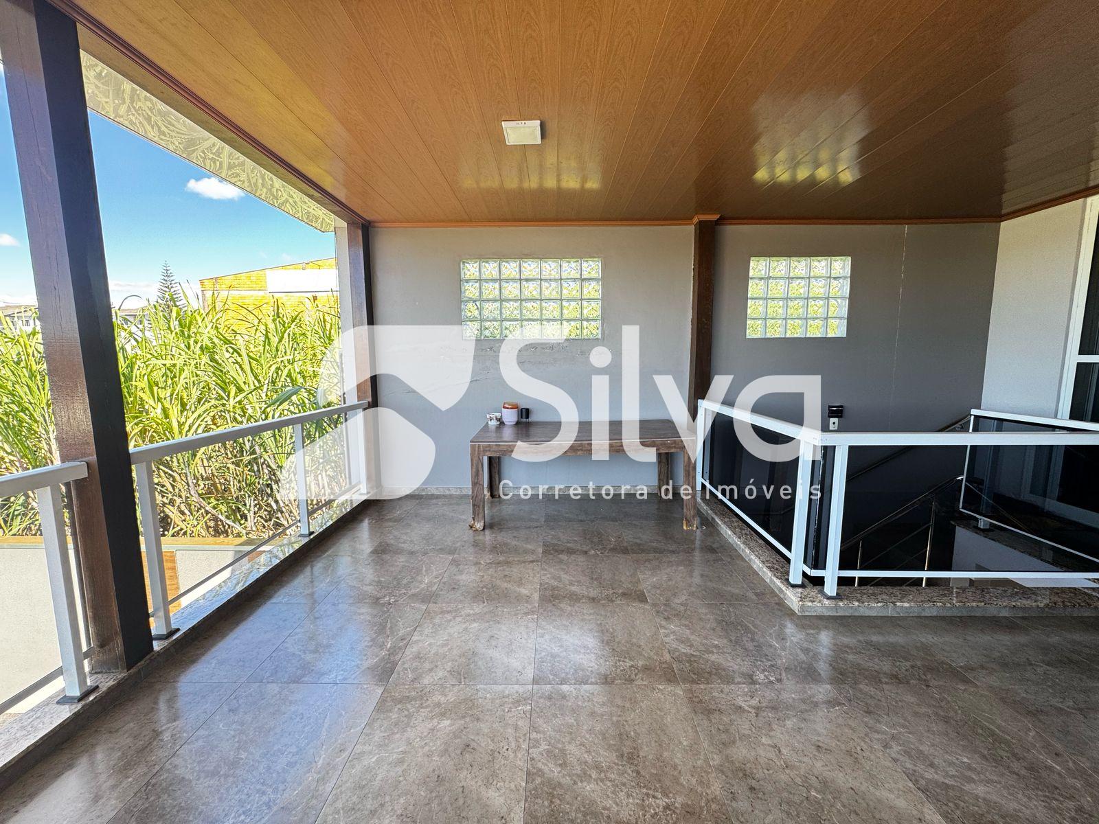 Casa a venda localizada no Bairro So Francisco da Assis, Dois Vizinhos-PR.