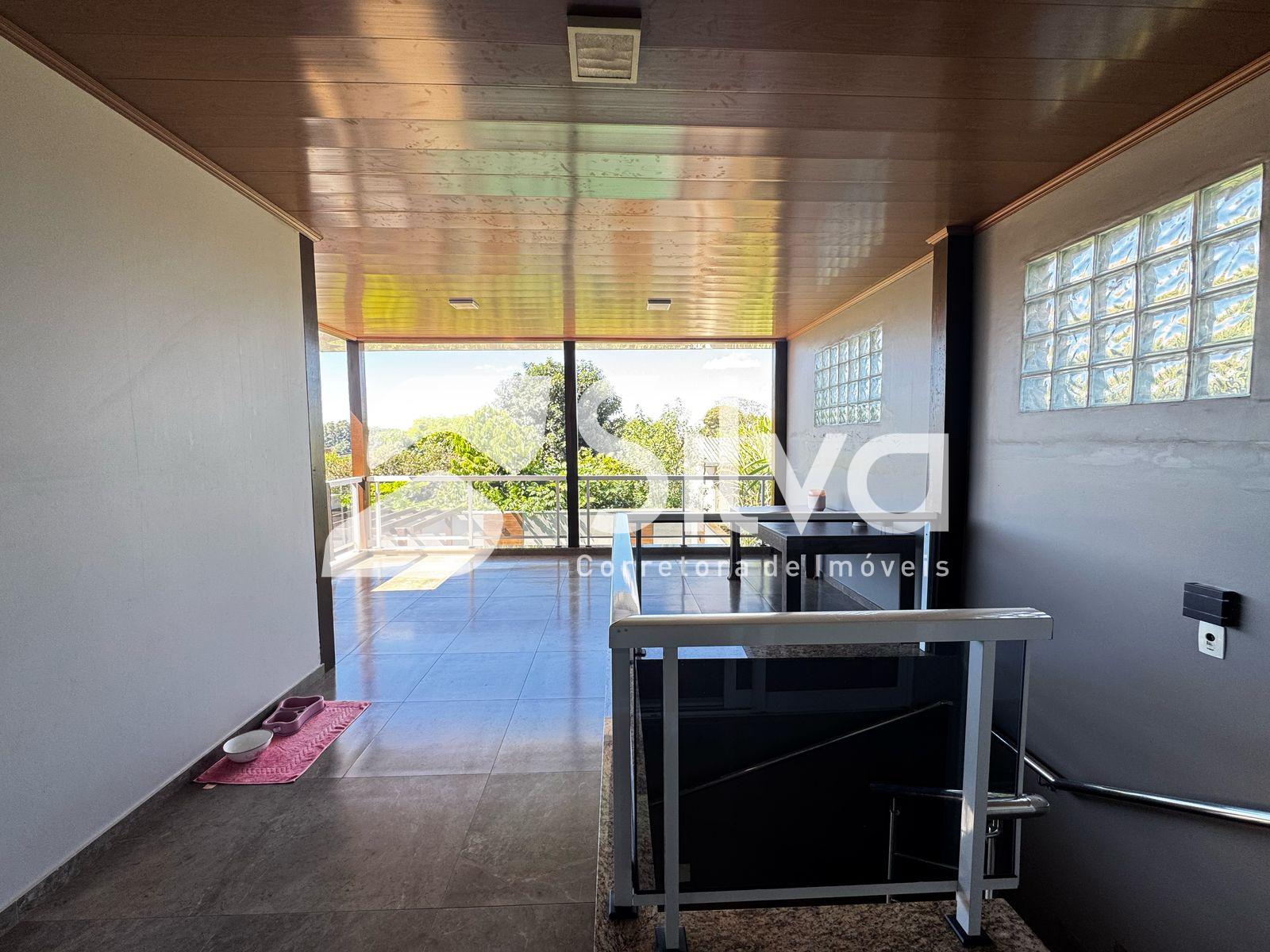 Casa a venda localizada no Bairro So Francisco da Assis, Dois Vizinhos-PR.