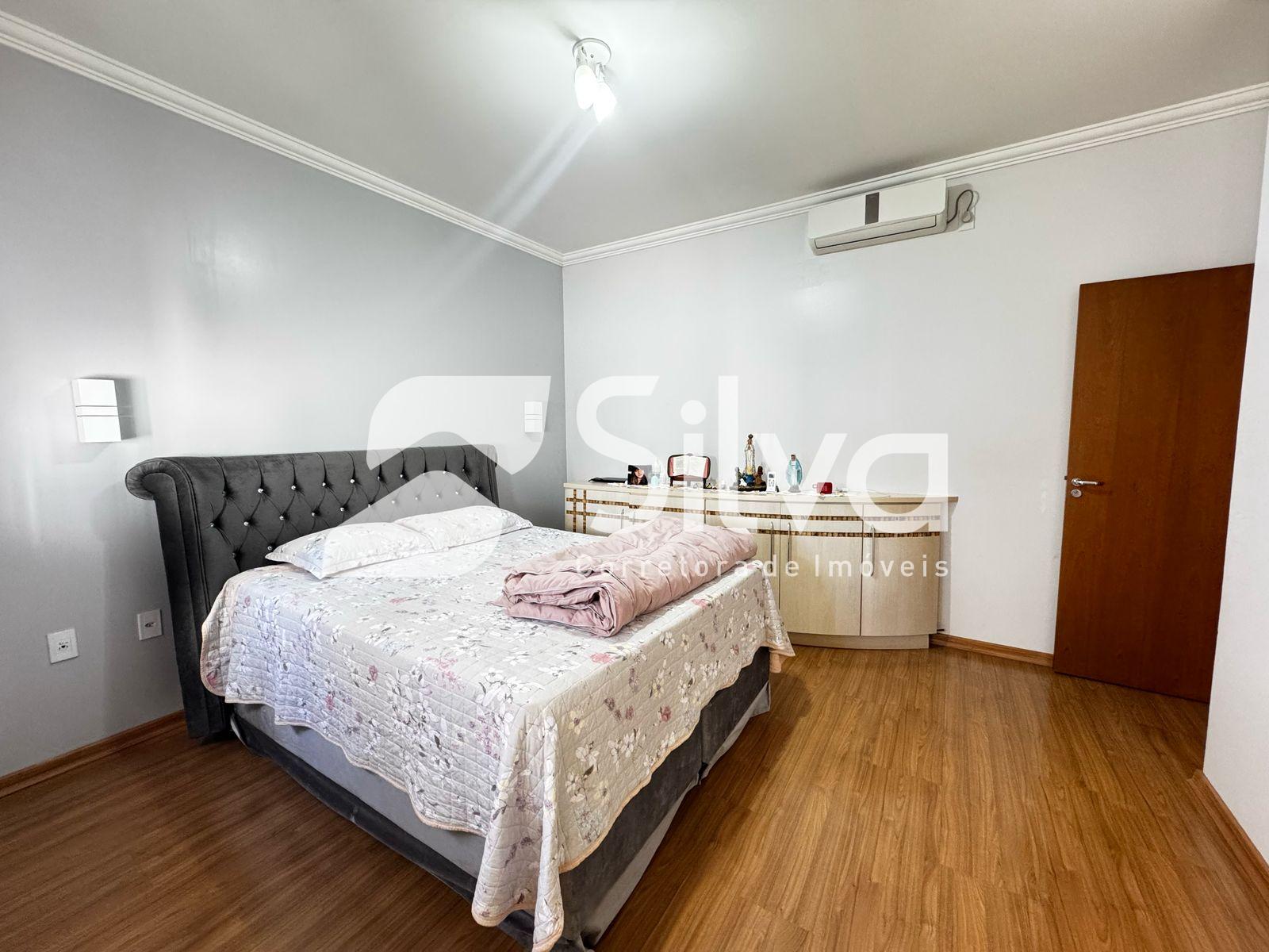 Casa a venda localizada no Bairro So Francisco da Assis, Dois Vizinhos-PR.