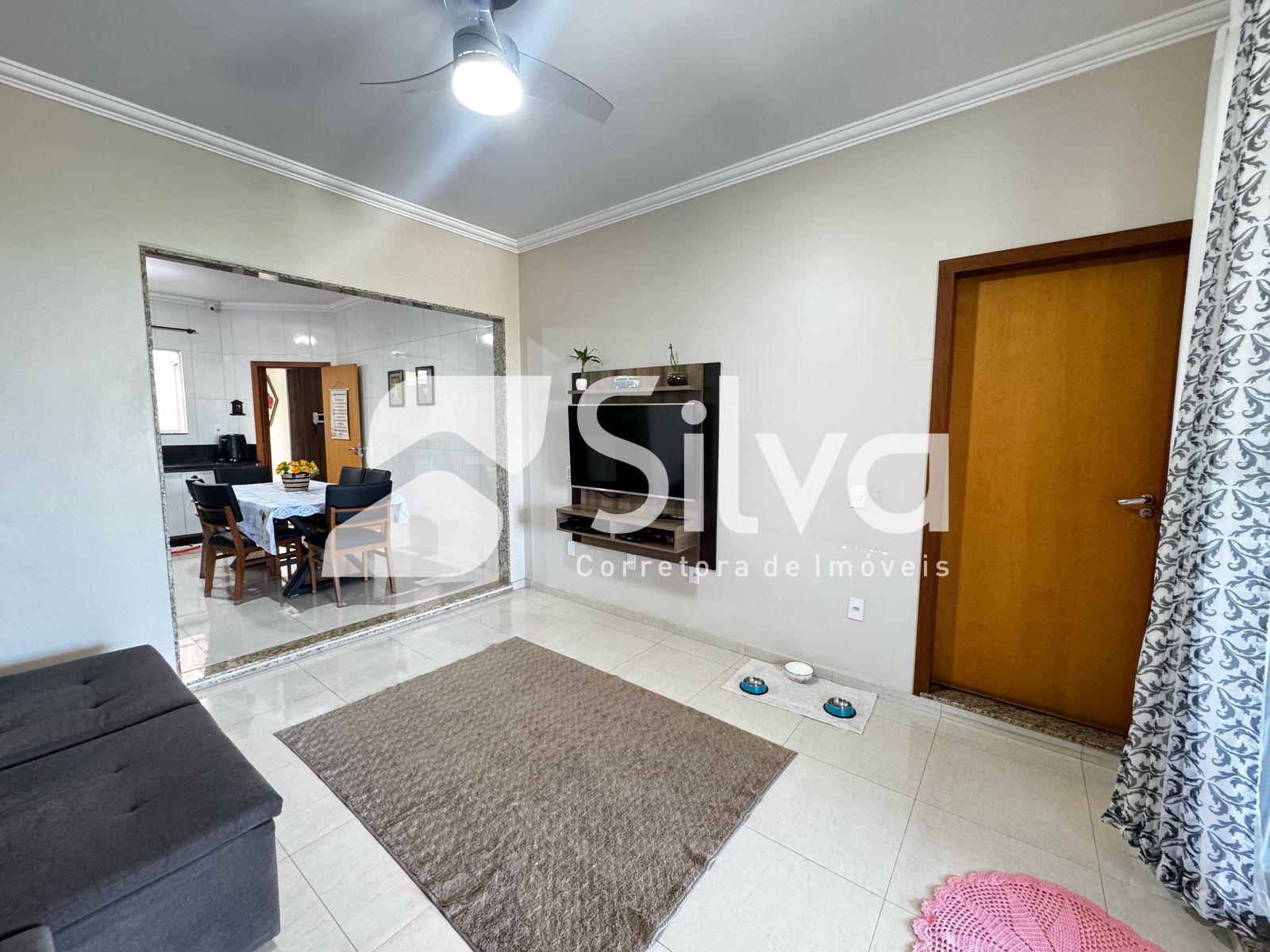 Casa a venda localizada no Bairro So Francisco da Assis, Dois Vizinhos-PR.