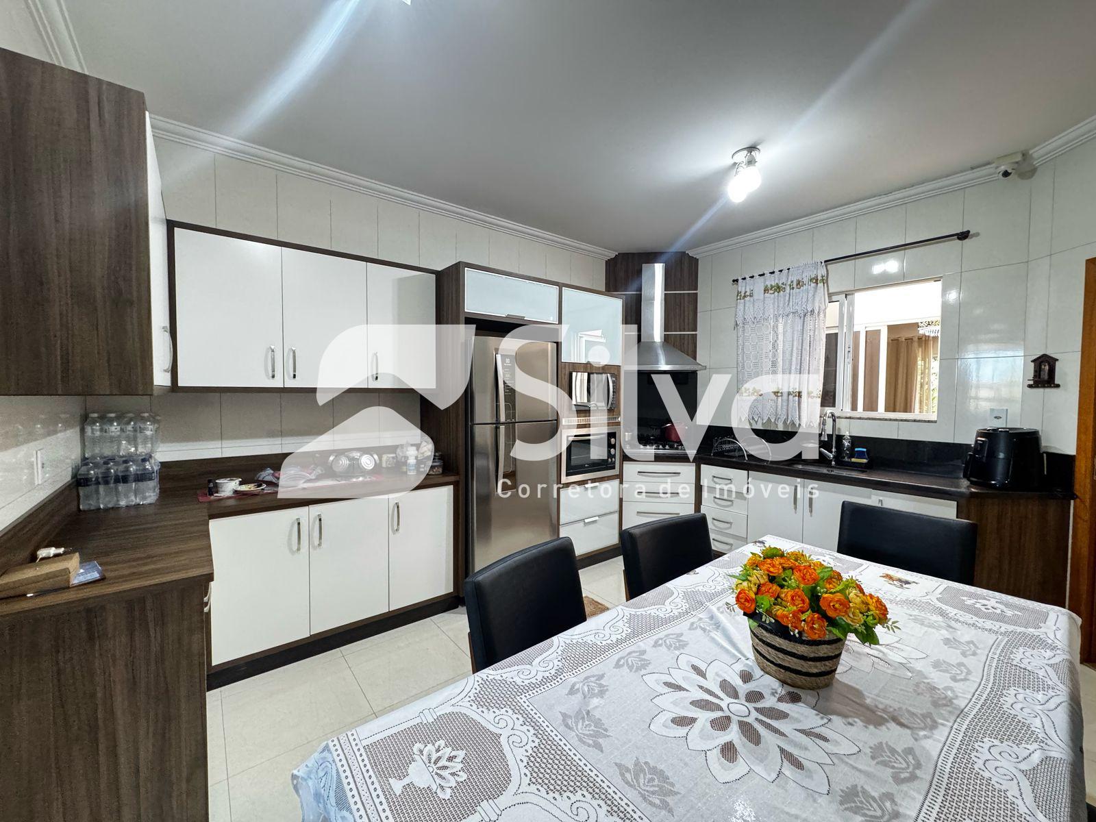 Casa a venda localizada no Bairro So Francisco da Assis, Dois Vizinhos-PR.