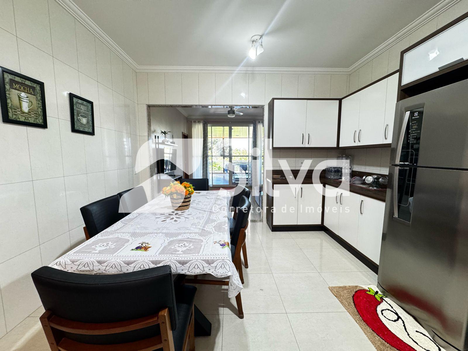 Casa a venda localizada no Bairro So Francisco da Assis, Dois Vizinhos-PR.