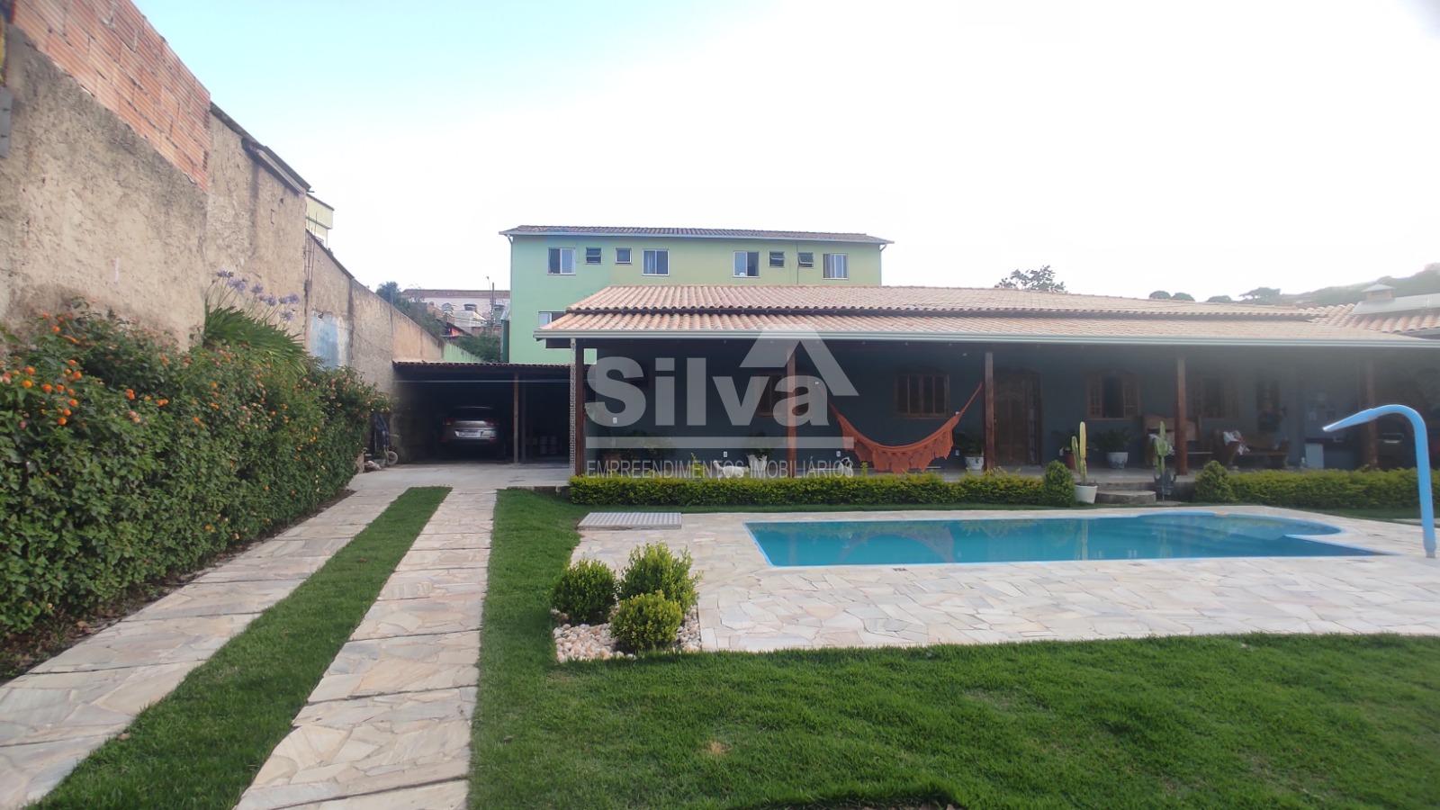 Casa com Piscina no bairro Veneza, em Ribeirão das Neves. 5 qu...