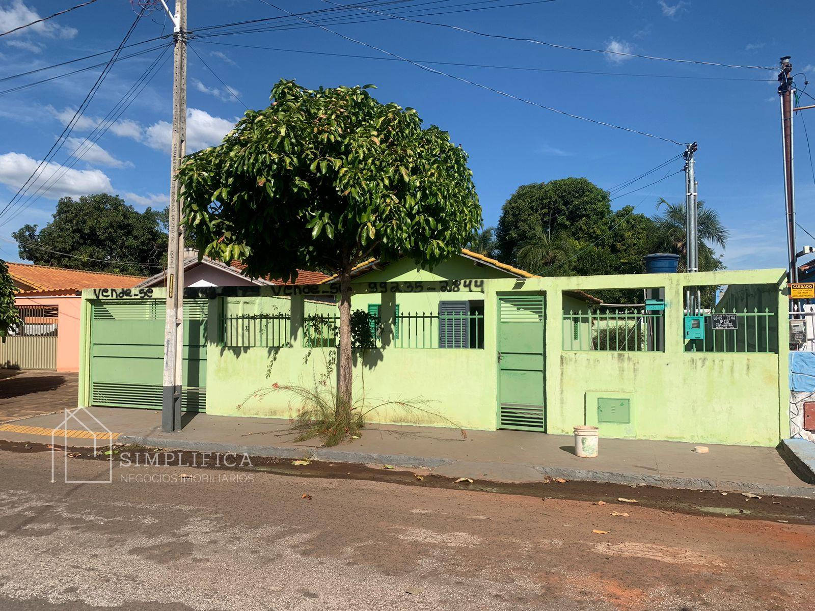 CASA Á VENDA EM ALOÂNDIA