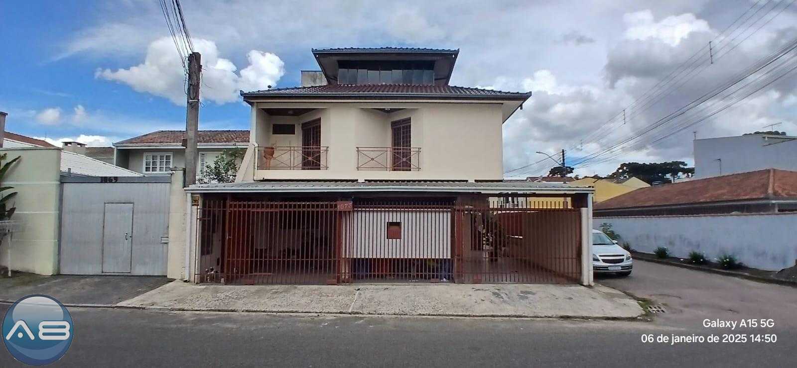 PRÉDIO DE ESQUINA, COM 2 APARTAMENTO UM TÉRREO E OUTRO NO PISO...