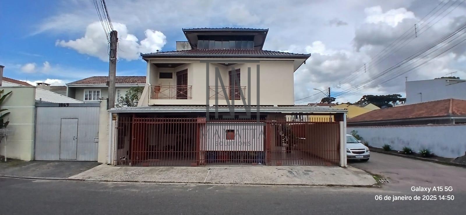 PRÉDIO DE ESQUINA, COM 2 APARTAMENTO UM TÉRREO E OUTRO NO PISO...