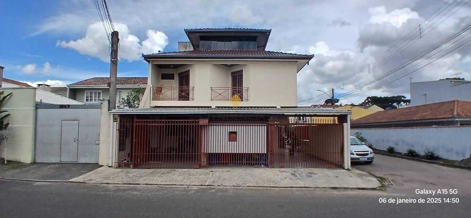 PRÉDIO DE ESQUINA, COM 2 APARTAMENTO UM TÉRREO E OUTRO NO PISO...