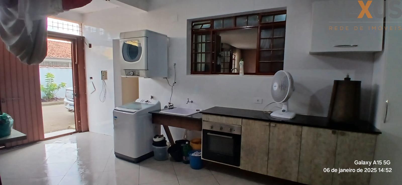 PRÉDIO DE ESQUINA, COM 2 APARTAMENTO UM TÉRREO E OUTRO NO PISO...