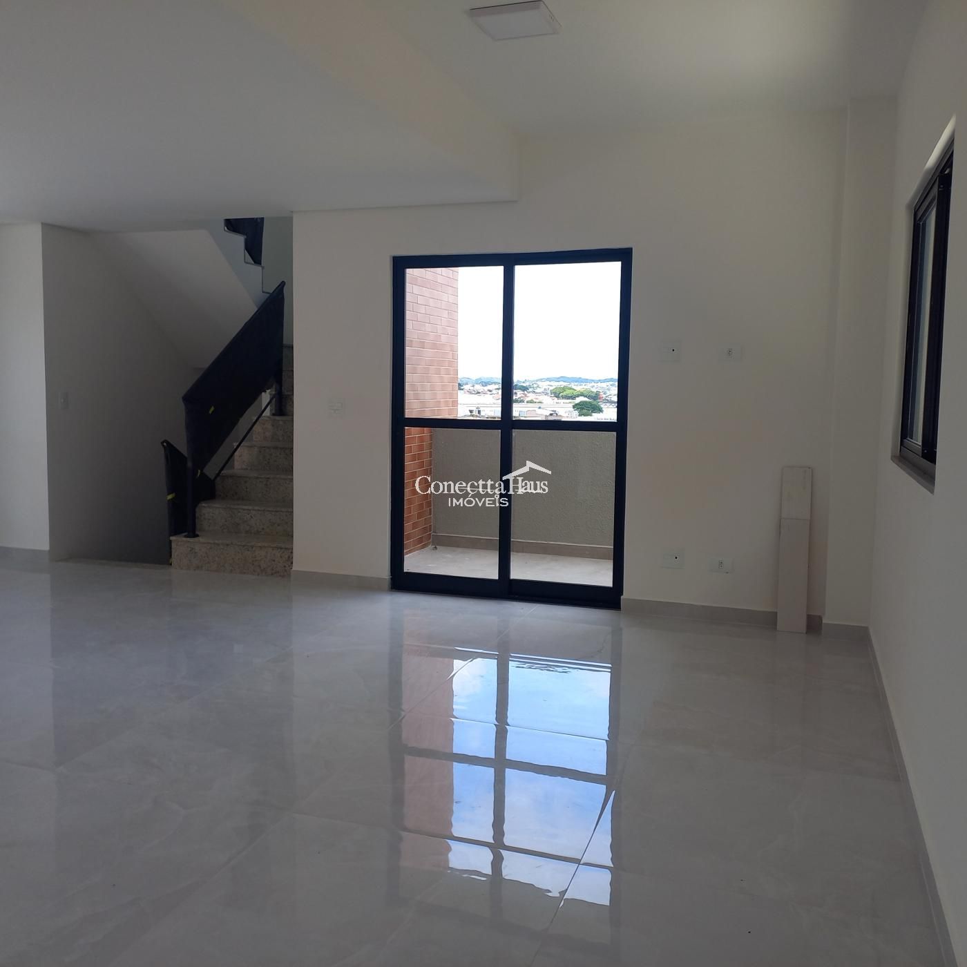 SOBRADO NOVO, NO CORAÇÃO DO PORTÃO   